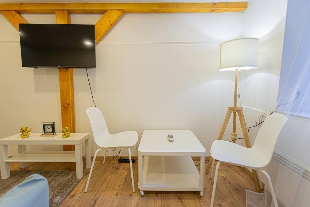 2 Bedroom Apartment In The Dob Street, Emerald Budapest Exterior photo