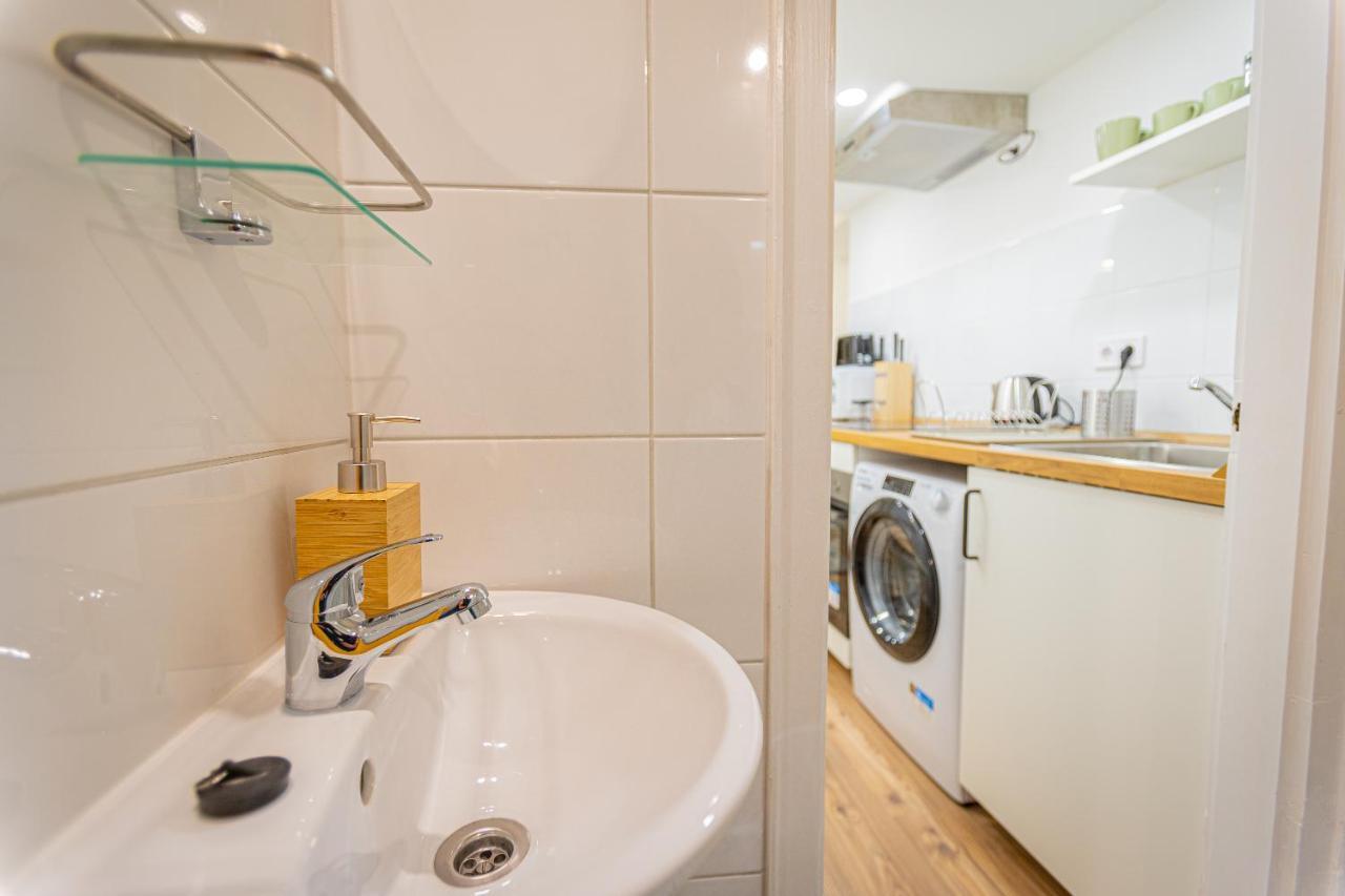 2 Bedroom Apartment In The Dob Street, Emerald Budapest Exterior photo